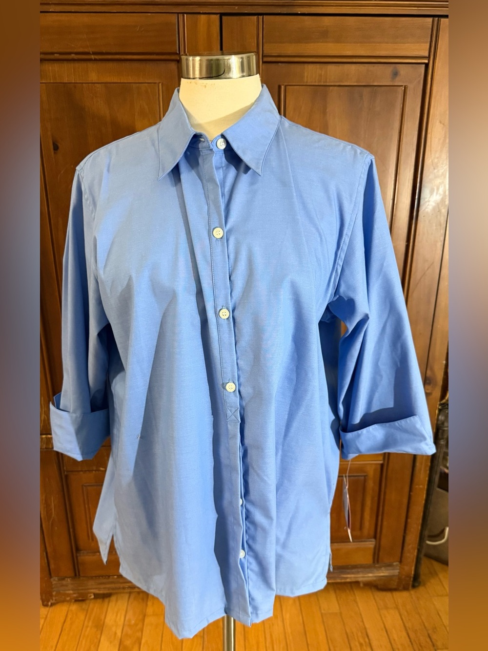 NWT Liz Claiborne Classic Appeal Blue Button Down Blouse Shirt 3/4 Cuff Sleeve
